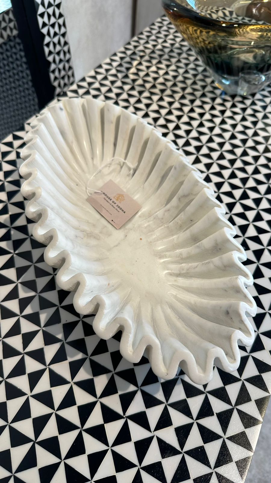 White Zig-Zag Marble Urli