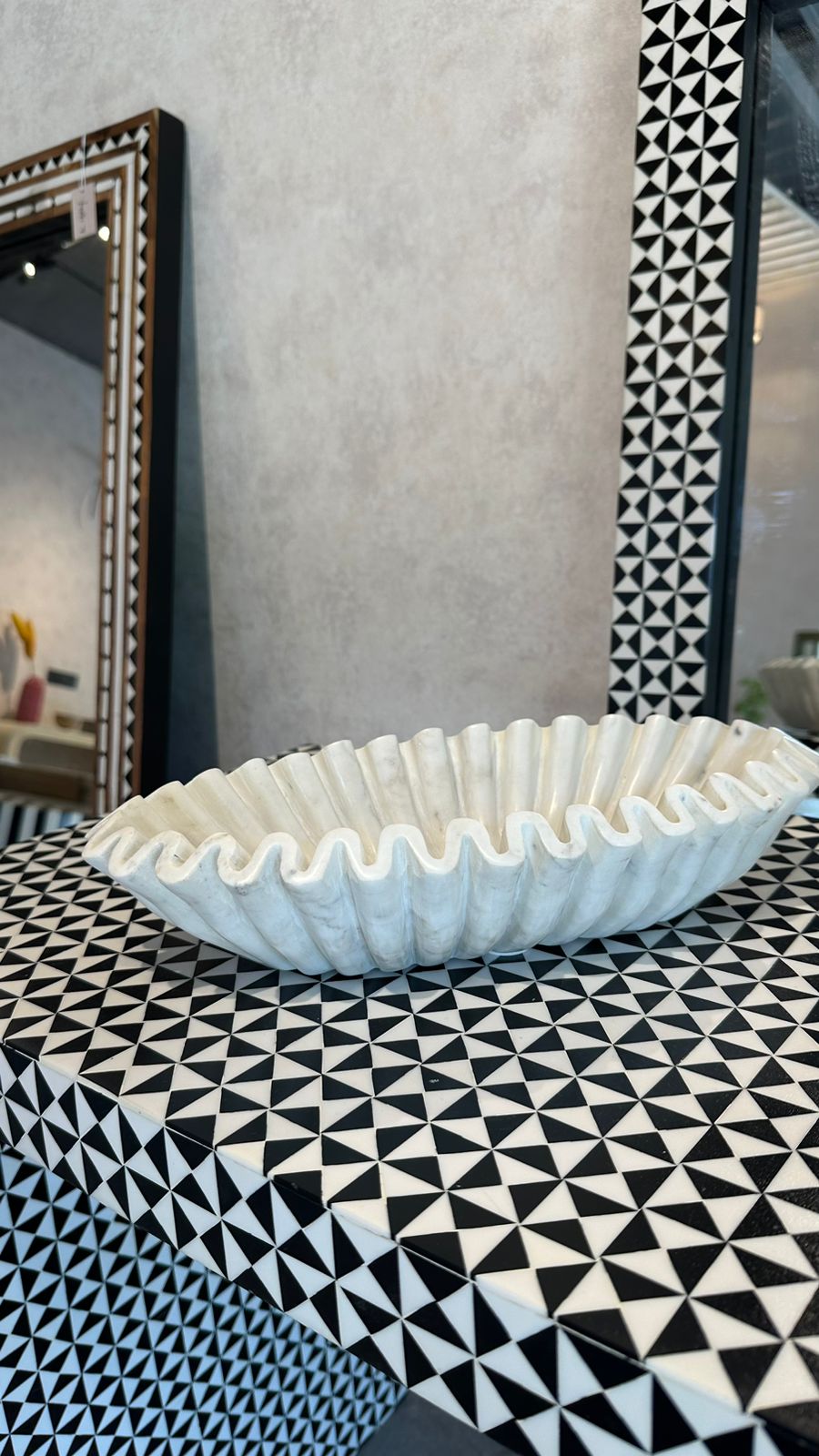 White Zig-Zag Marble Urli