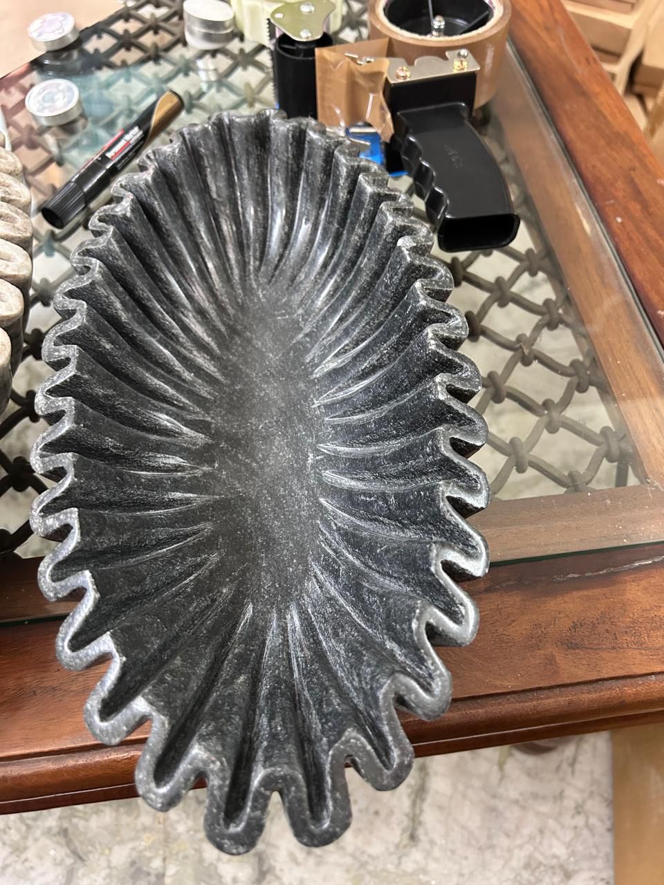 Black Marble Zig-Zag Urli